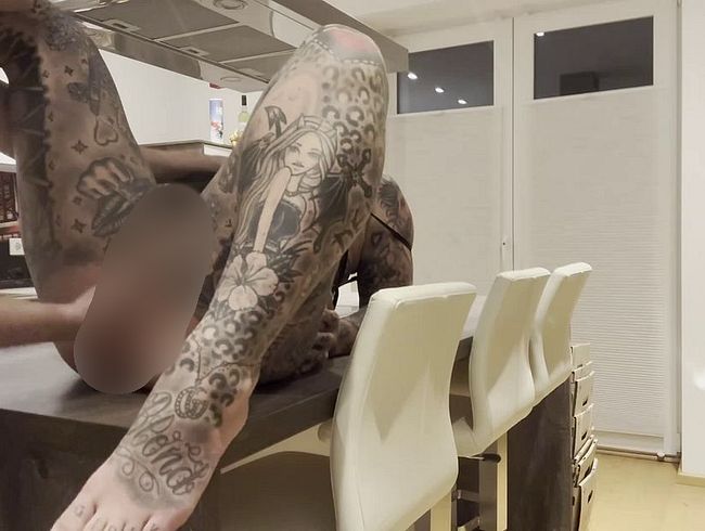 SteffiBlond's Porno Video: USER fi*tET MICH hard**re AUF DER KÜCHENINSEL