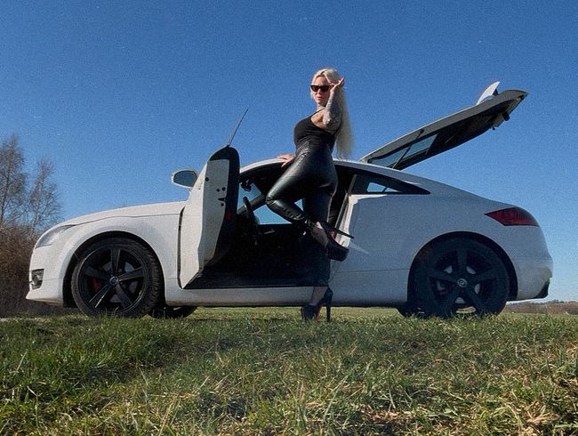 SteffiBlond Porno Video: LATEX DIVA spri** & fi**geil!!!