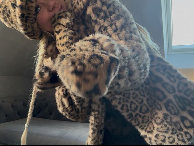 SteffiBlond Porno Video: Miau - Leo Steffi will Spaß!