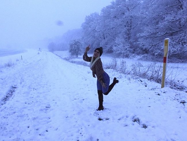 SteffiBlond Porno Video: pi** meinen süßen JEANSars** im SCHNEE voll ;)