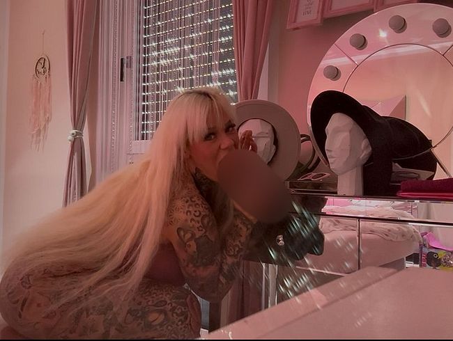 SteffiBlond Porno Video: Smoking BBC DICK!