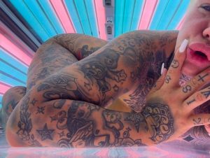 SteffiBlond Porno Video: SONNENBANK w*xXEN | extrem notgeil überall.