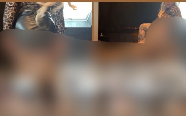 SteffiBlond Porno Video: SPTITZ AUF MEINEN LEDERROCK ars**