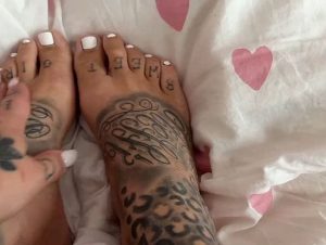 SteffiBlond Porno Video: w*xX COUNTDOWN AUF MEINE GEILEN FÜSSCHEN!